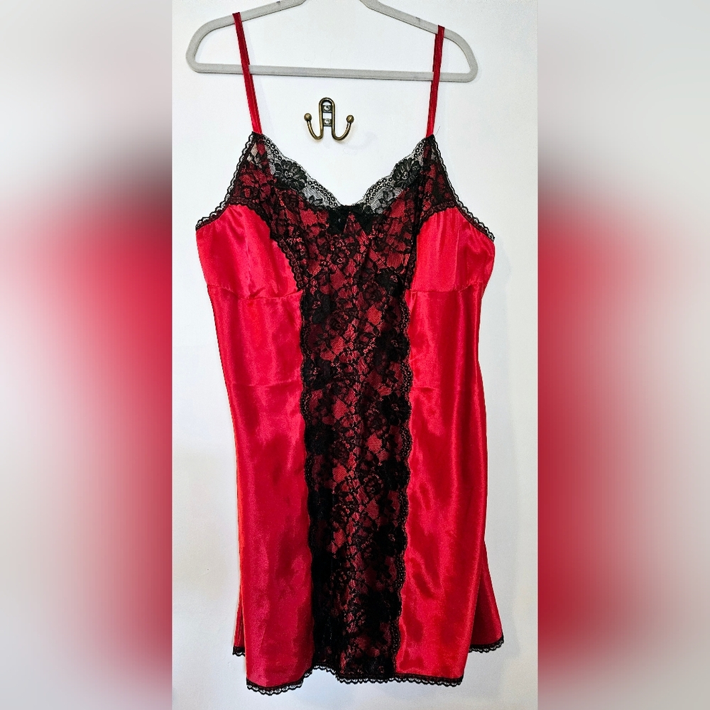 MV Movie Intimates Red Satin Black Lace Short Nightie Spaghetti Straps Size 1X